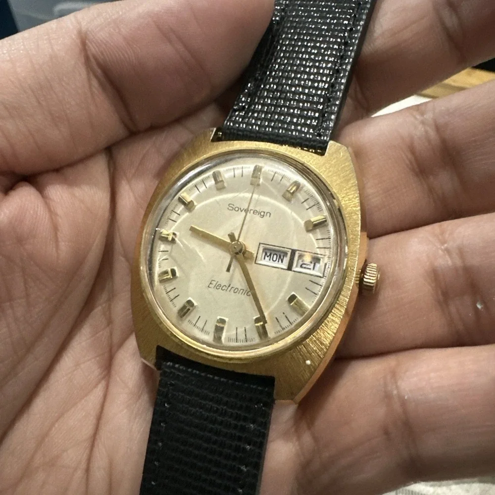 Working Vintage SOVEREIGN Electronic Men's Watch Day/Date 38mm Gold Tone Rare